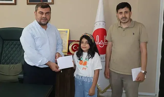 Hatay'da "Yaz Kur'an Kursu Hikâyem" yarışmasında dereceye giren öğrenciler ödüllendirildi