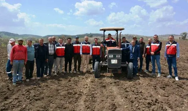 Kütahya'da yüzde 75 hibeli nohut tohumları toprakla buluşuyor