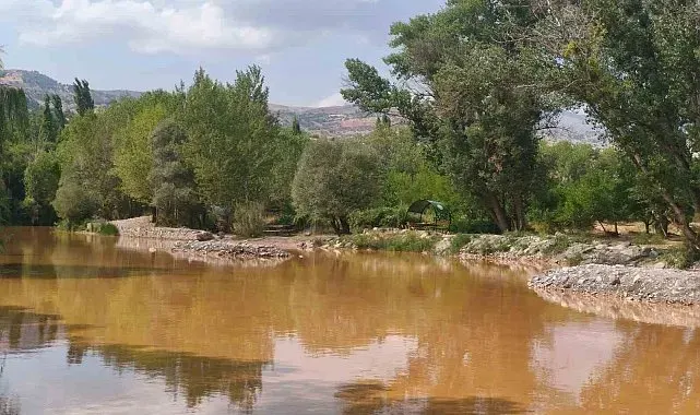 Tağar Çayı'nda çamur aktı: Vatandaşların yüzme keyfi yarım kaldı