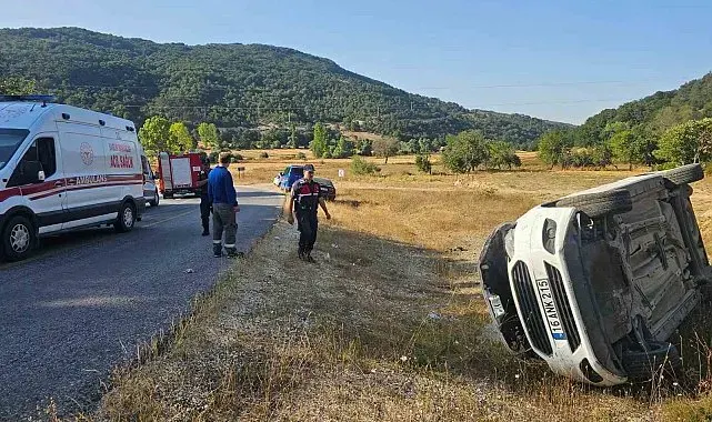 Bilecik'te otomobil yan yattı: 5 kişi yaralandı