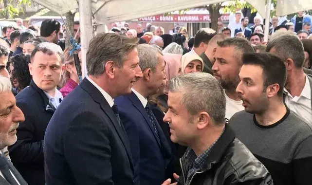 Başkan Candal vatandaşlarla ilçe meydanında bayramlaştı