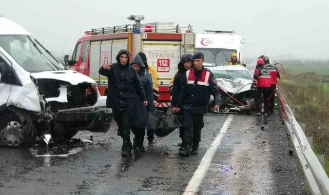 Diyarbakır'da feci kaza: 3 ölü, 2'si ağır 5 yaralı