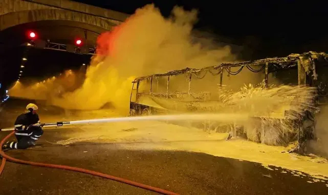Orhangazi Tüneli'nde yolcu otobüsü alev alev yandı