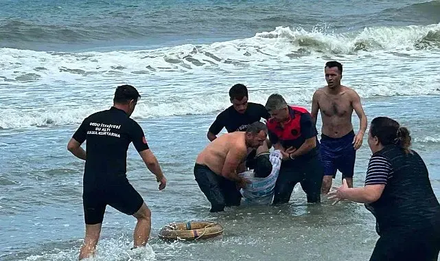 Ordu'da yasağa rağmen denize giren 2 kardeş boğulma tehlikesi geçirdi