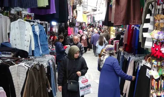 Ramazan Bayramı öncesinde çarşı pazarda alışveriş yoğunluğu