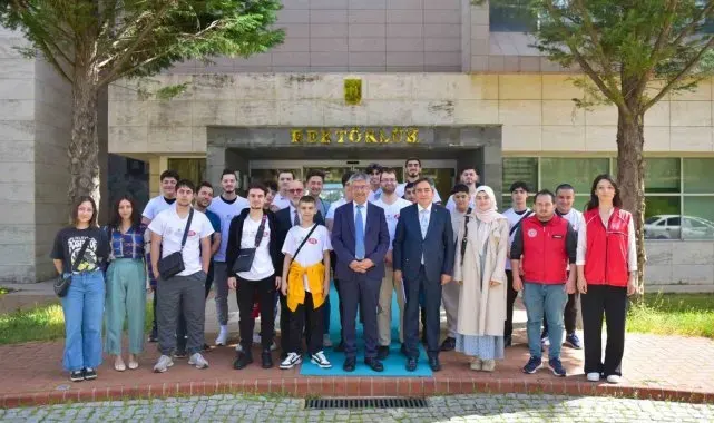 Gençlik Değişim Projesi Öğrencilerinden Rektör Kaçar'a ziyaret