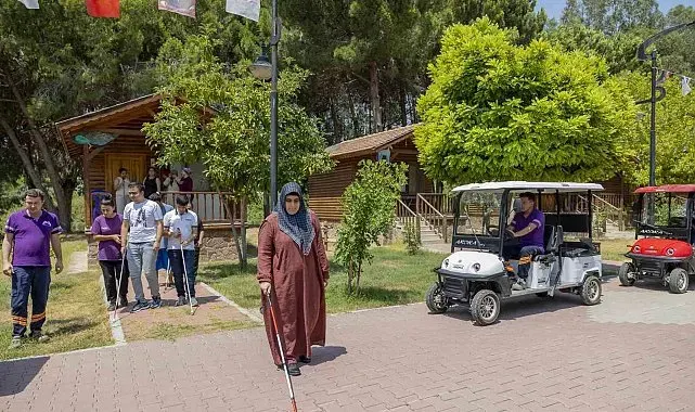 Mersin'de görme engelliler doğayla iç içe keyifli bir gün geçirdi