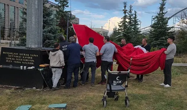 Erzurum'da bayrak sevgisi tek yürek oldu: Vatandaş ve görevliler ele ele verdi