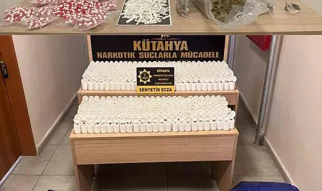 Kütahya'da uyuşturucu operasyonları: 106 bin sentetik ecza ele geçirildi