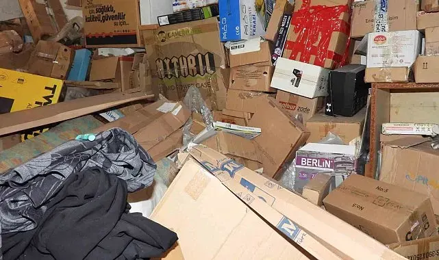 Antalya'da evden 5 kamyon çöp çıktı: Temizlenip yaşam alanları yenilendi