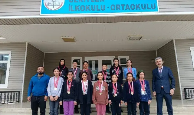 Alaca Ceritler Ortaokulu 26 madalya ile döndü