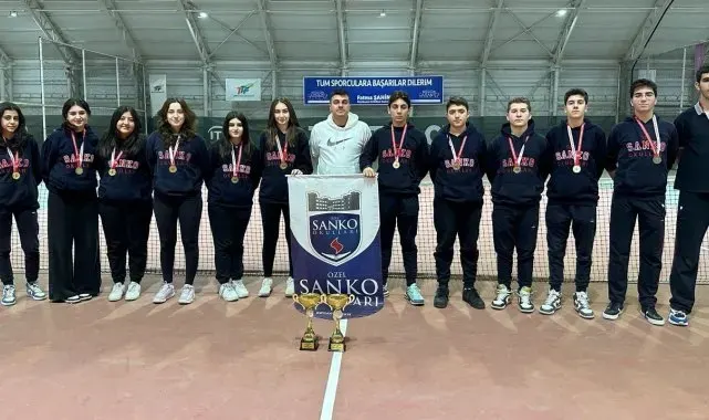 SANKO Okulları öğrencileri tenis yarışmasında il birincisi oldu
