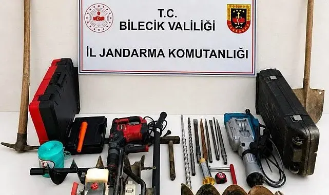 Darphane emeklisi ve 4 arkadaşı define ararken yakalandı