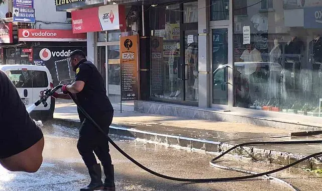 Sarıkamış'ta cadde ve kaldırımlar tazyikli suyla yıkanıyor