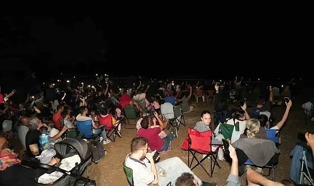 Binlerce kişi Perseid meteor yağmurunu izlemek için Yenişehir'e akın etti