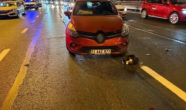 Yenibosna Metrobüs Durağı mevkiinde zincirleme kaza: 3 yaralı