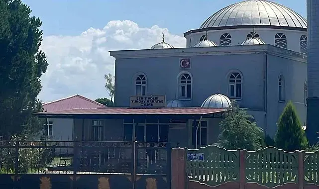 Hırsızlar camiden bağış kutusunu çaldı
