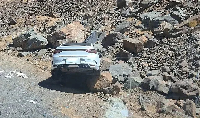 Hakkari-Çukurca kara yolunda kaza: 3 yaralı