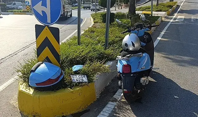 Hafif ticari araçla çarpışan motosikletli yaralandı