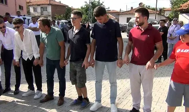 Çorum'da düğüne İtalyan damgası: İki İtalyan halay çekip çiftetelli oynadılar