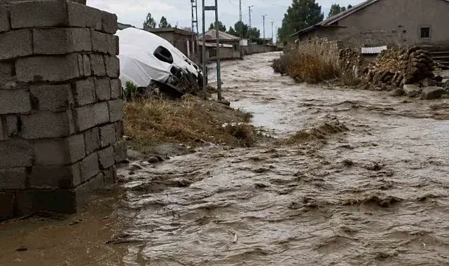 Ağrı'da sağanak sonrası sel meydana geldi