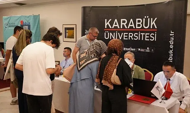 Karabük Üniversitesi tercih günlerinde İzmir'de adaylarla buluştu