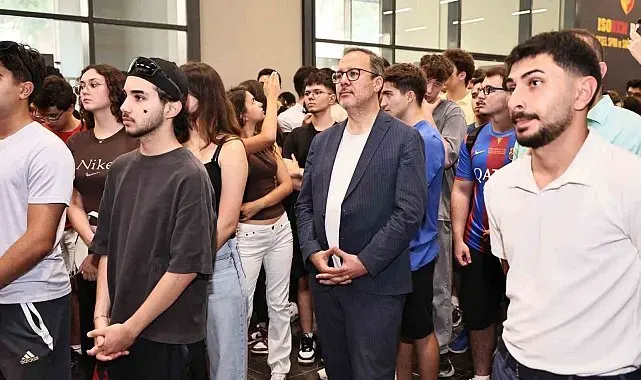 Kasapoğlu: "İzmir'in gençliği gururumuz"