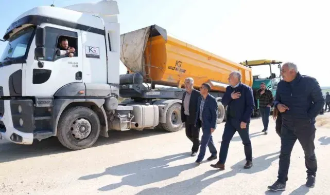 Ceyhan Sarımazı'da istinat duvarı yapılıyor, 19 km'lik yol yenileniyor