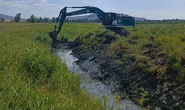 Bayburt'ta bent temizliği ve dere yatağı düzenleme çalışmaları sürüyor