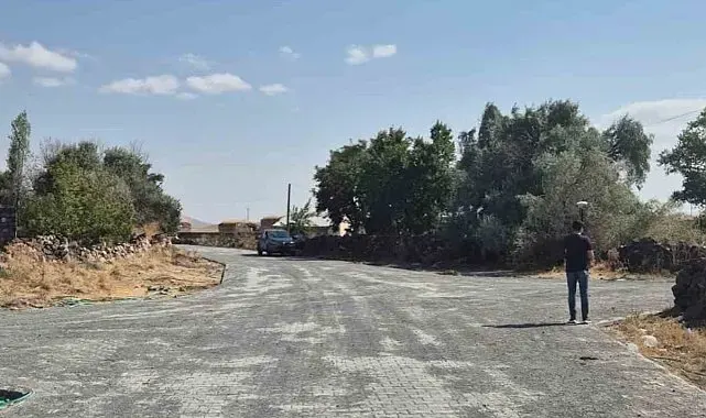 Kars'ta 89 köyde 168 bin metrekarelik kilit parke çalışması
