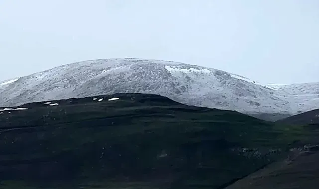 Ardahan'da dolu yağışı sonrası dağlar beyaza büründü
