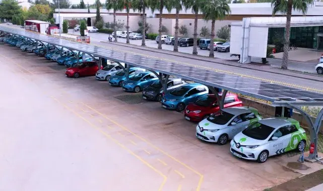 Fabrikaya kurdukları GES'le aynı anda 37 elektrikli aracı şarj ediyorlar