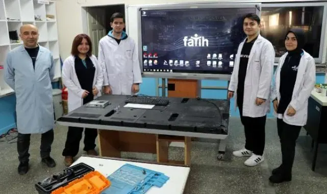 Akıllı tahtaların bakım ve onarımı liselilerden