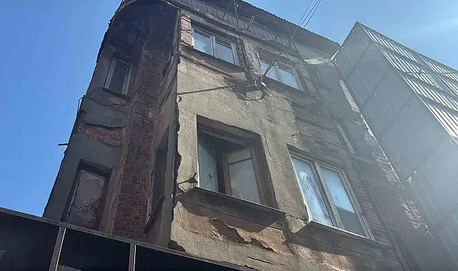 Beyoğlu'nda binadan kötü koku geliyor diye polisi aradı, ihbarcı komşu katili çıktı