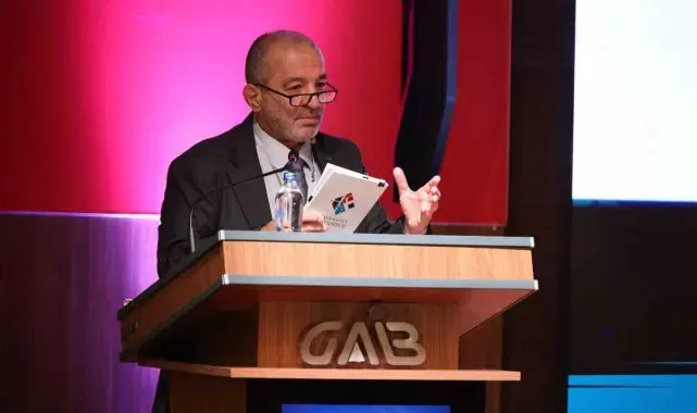 Rektör Dereli, İhracat Seferberliği Zirvesi'nde İhracat Ekosisteminde üniversitelerin rolünü anlattı