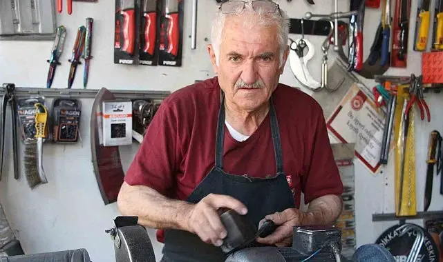 Ömrünü çarkın başında geçirdi: 59 yıldır bıçak biliyor