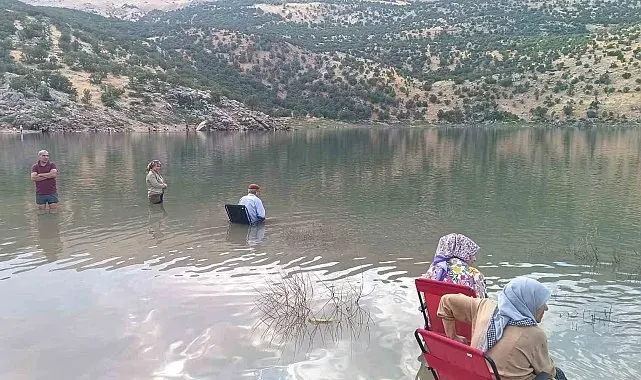 Vatandaşlar şifa bulmak için dağların arasında kilometrelerce yol gidiyor
