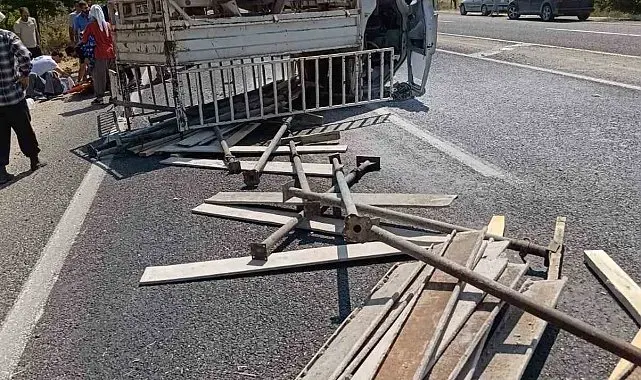 Elazığ'da kamyonet takla attı: 2 yaralı