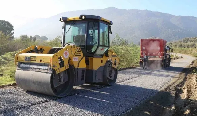 Efeler Belediyesi yol asfaltlama çalışmalarını sürdürüyor