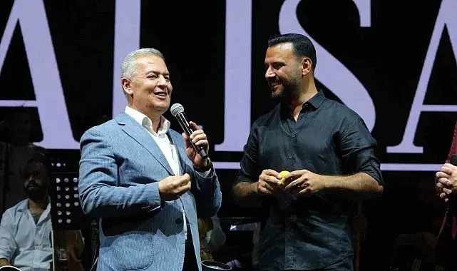 Buharkentliler Alişan'ı 'fahri hemşehri' ilan etti