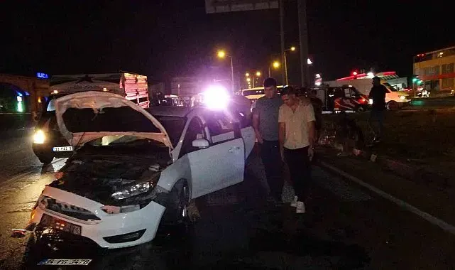 Antalya'da otomobiller çarpıştı: 2 yaralı