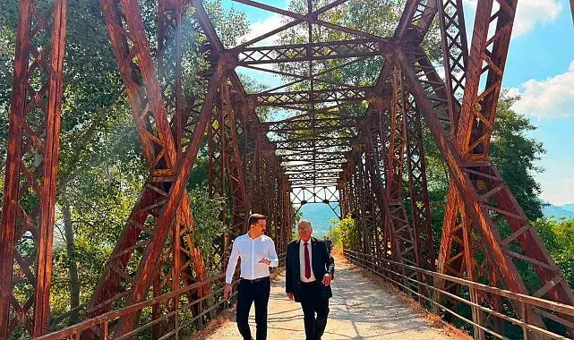 Bilecik'te Tarihi Demirköprü ve 550 rakımlı Meryem Dağı incelendi