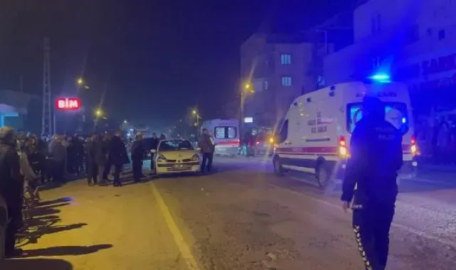 Otomobilin çarptığı 3 yaya yaralandı; kaza kamerada