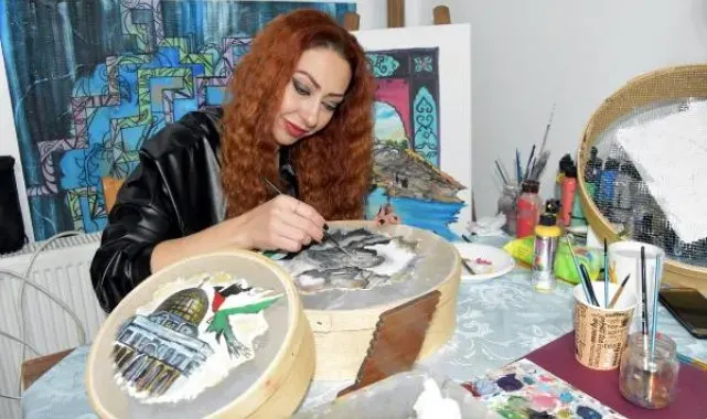 Elek ve kalbura çizdiği resimler ile Filistin'deki insanlık dramını anlattı