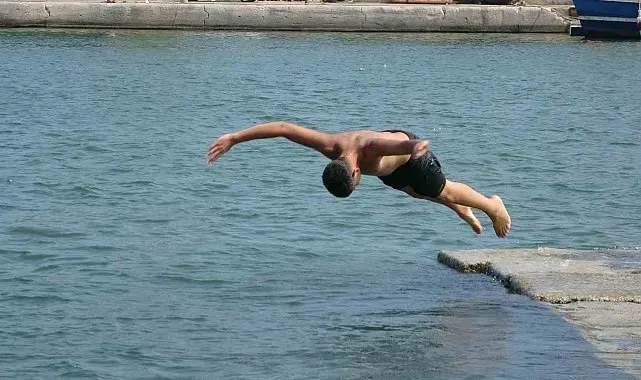Mersin'de sıcak hava ve nem bunalttı