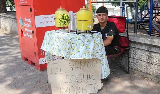 14 yaşındaki Buğra limonata satarak asgari ücretin üç katı kazandı