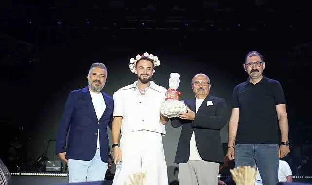 Sarımsak festivalinde sahne alan Sefo, binlerce vatandaşa unutulmaz bir gece yaşattı
