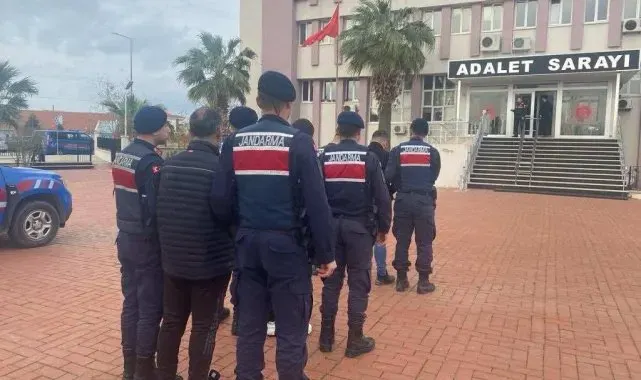 Ayvalık'ta jandarma 6 organizatör 21 düzensiz göçmen ele geçirdi