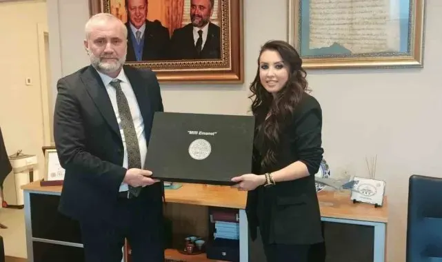 Nutuk'un Yalova'da basılan 100.yıl özel serisi Cumhurbaşkanı Erdoğan'a verildi