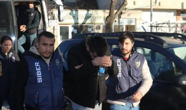'Kargo dolandırıcılığı' operasyonunda gözaltına alınan şüpheliler adliyede
